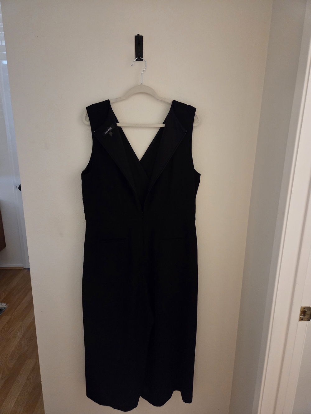 Nine West Black V-Neck Sleeveless Cropped Jumpsuit, Size 16